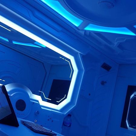 Apollo Capsule Hotel Ende Exteriér fotografie