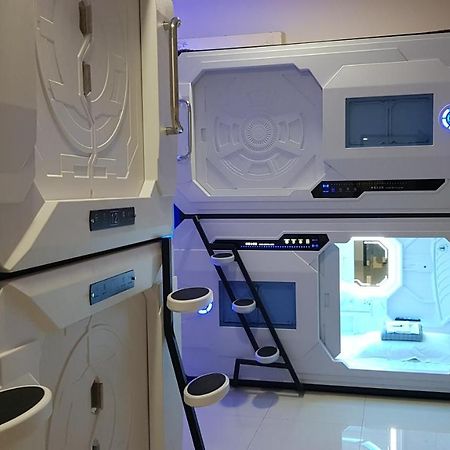 Apollo Capsule Hotel Ende Exteriér fotografie