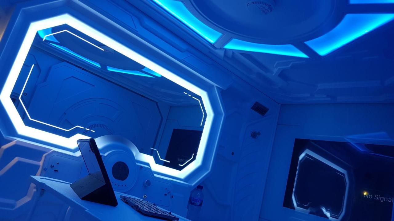 Apollo Capsule Hotel Ende Exteriér fotografie