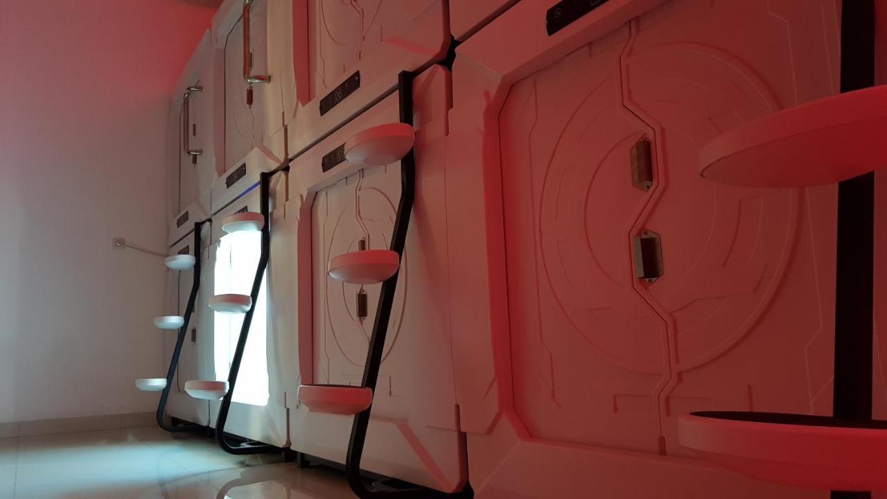 Apollo Capsule Hotel Ende Exteriér fotografie